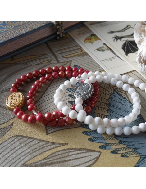 bracelet camée acier plaqué or  et perles jade rouge poudre or